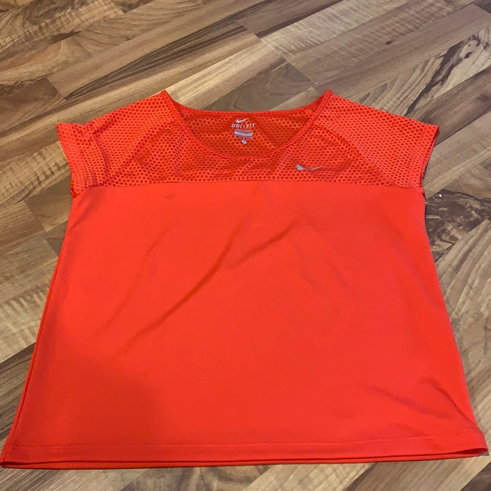 Nike short sleeve t-shirt